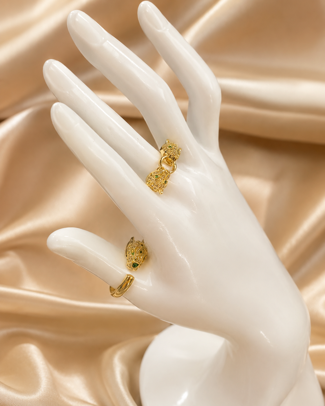 Zaina Panther Hand Ring